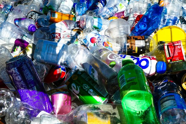 Quels conseils pour mettre en place une campagne de réduction des déchets plastiques dans votre entreprise?
